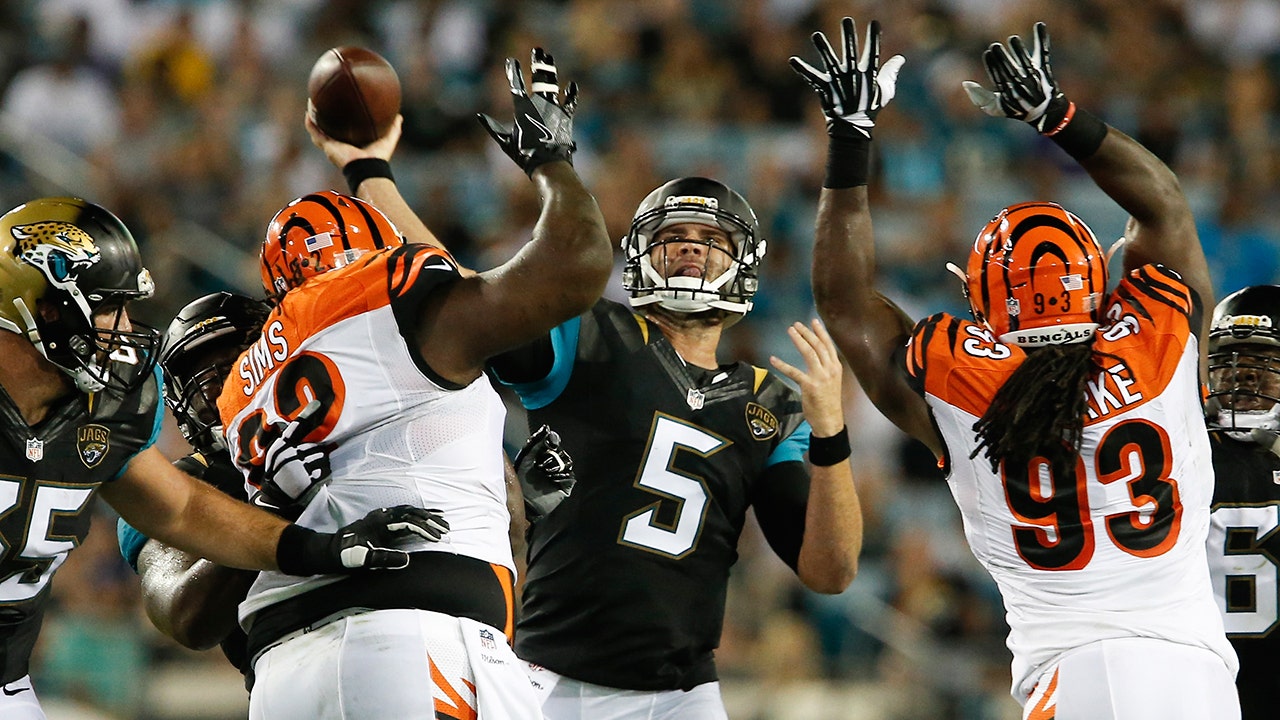 Jaguars get win, but starting offense, defense struggle vs. Bengals